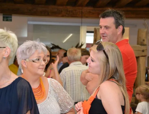 Besucherinnen im Gedränge