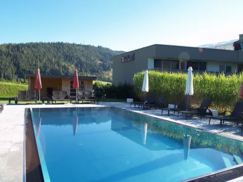 Der Außenpool des Resorts