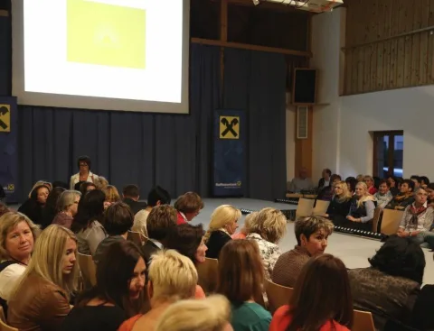 Zuschauerinnen im Saal