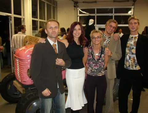 Fünf Gäste im Gruppenbild
