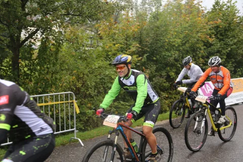 Zwei Fahrer auf der Strecke