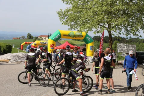 Fahrer mit Rädern am Zielbereich